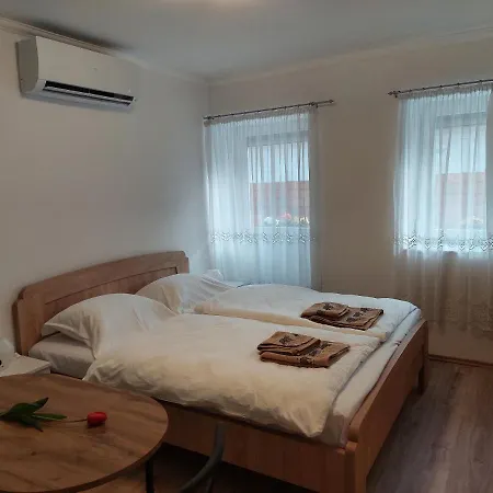 Szent Bernat Vendeghaz 아파트 *