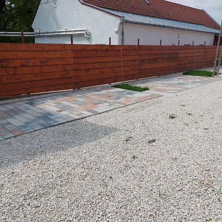 Szent Bernat Vendeghaz Appartamento *